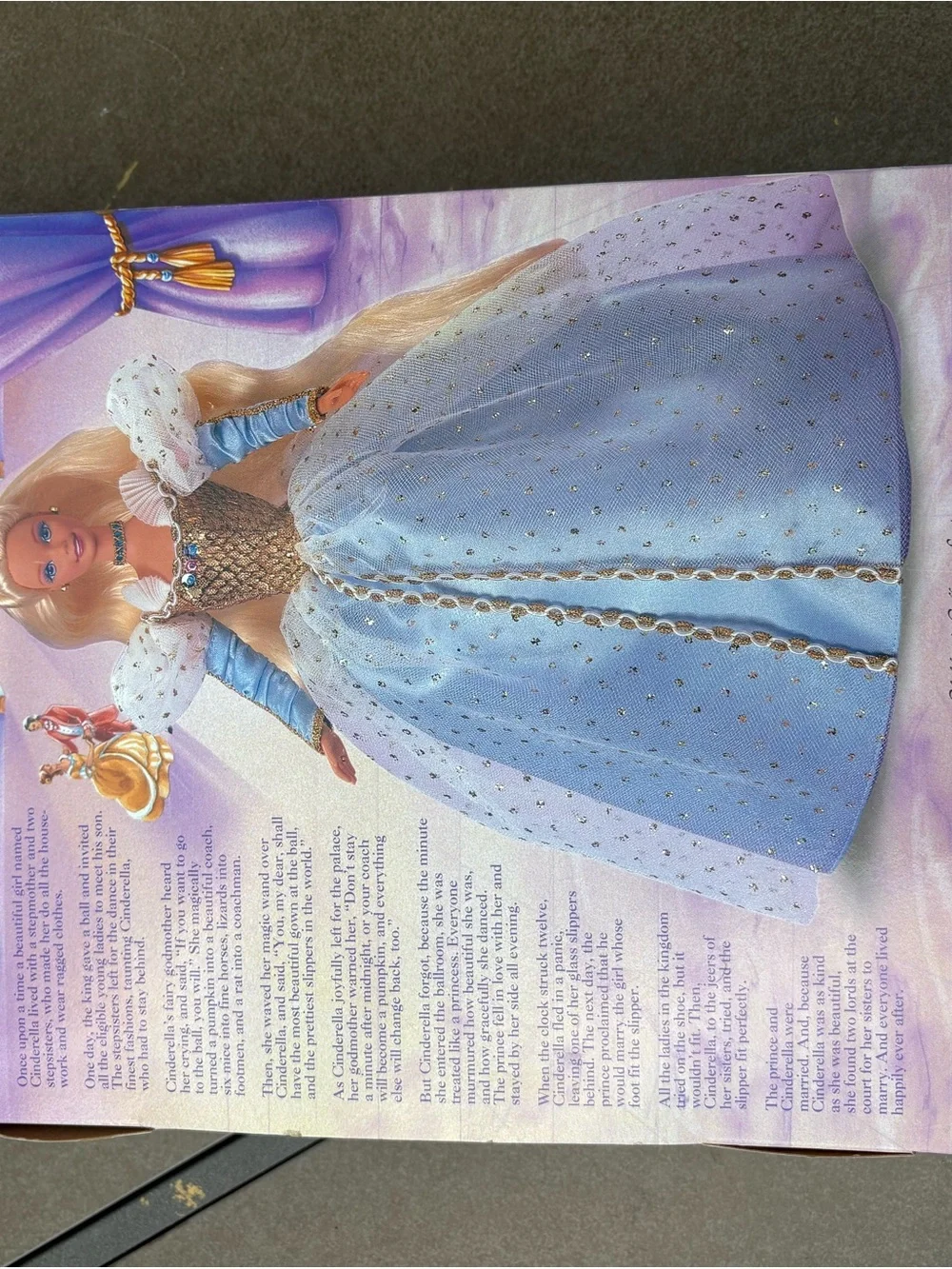 1996 CINDERELLA COLLECTOR EDITION MATTEL BARBIE DOLL 16900 BLONDE